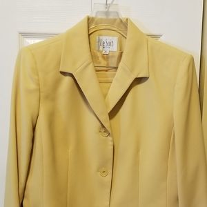Le Suit in yellow